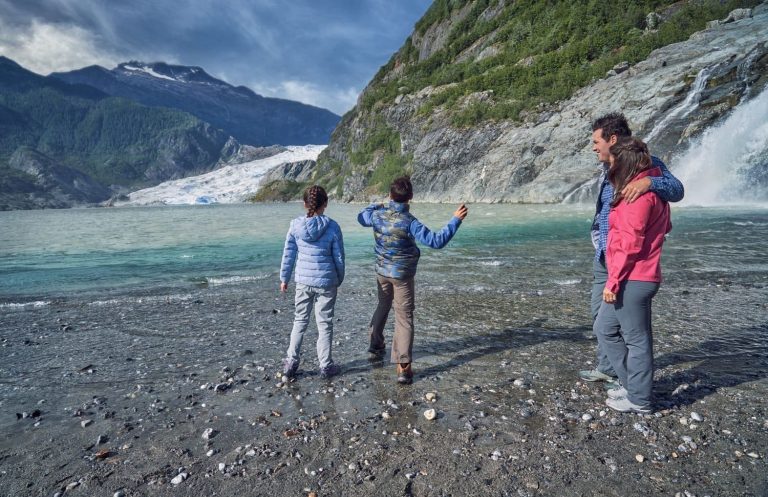 Family Enjoying Alaska, Photo by Norwegian Cruise LIne