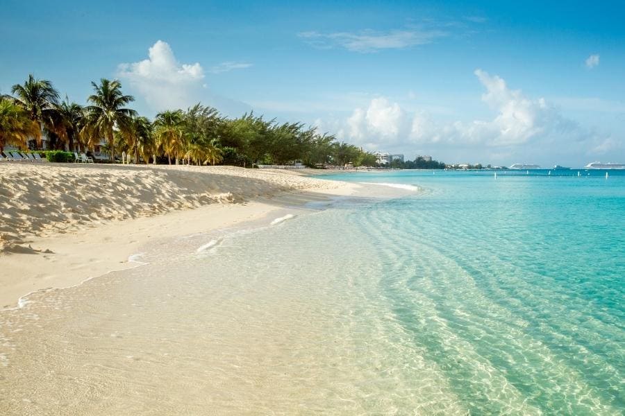 Seven Mile Beach on Grand Cayman Island, Cayman Islands