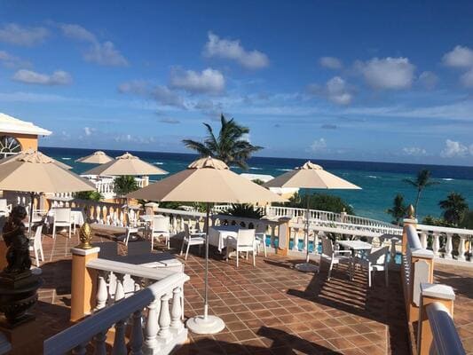 Bermuda All Inclusive Resorts: Coco Reef Resort Bermuda