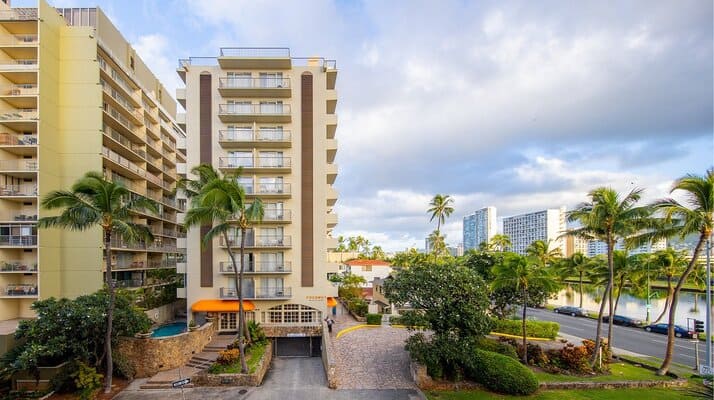 Honolulu Hawaii all-inclusive resorts: Coconut Waikiki Hotel