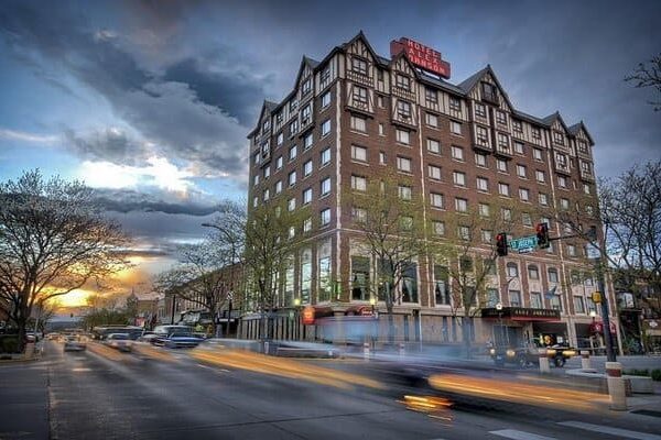 South Dakota USA all-inclusive resorts: Hotel Alex Johnson Rapid City, Curio Collection by Hilton